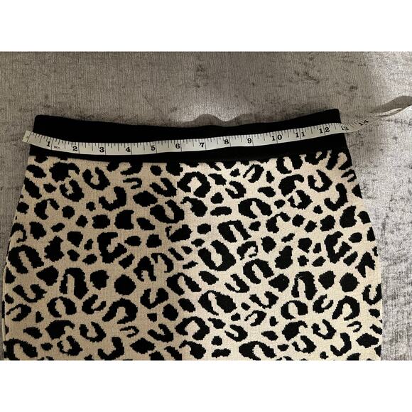 Forever 21 skirt women’s size small Animal print pattern black beige mini skirt - Picture 4 of 6